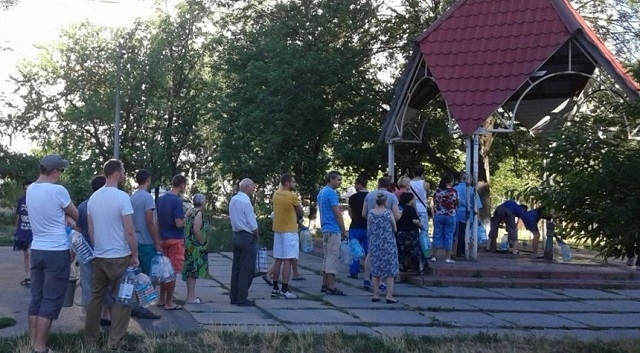 Мешканців Оболоні повністю лишили води в 30-градусну спеку