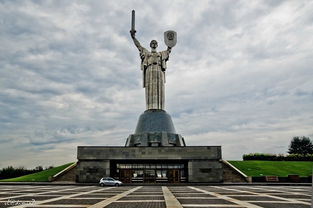У Києві знесуть Батьківщину-Мати та ще 145 пам’ятників