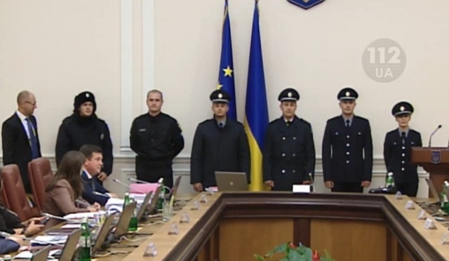 Як виглядає зимня форма київських поліцейських (ВІДЕО)