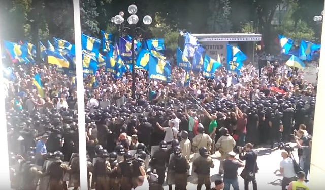 За участь у сьогоднішньому мітингу під ВР платили