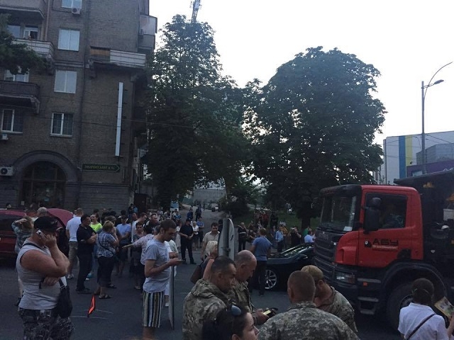На Голосіївському проспекті мітингують не місцеві жителі?