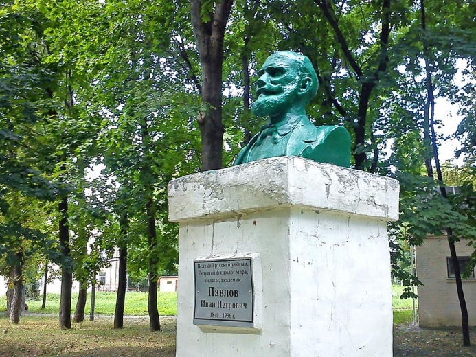 У Києві перефарбовують Павлова, щоб не травмувати психічнохворих (ФОТО)