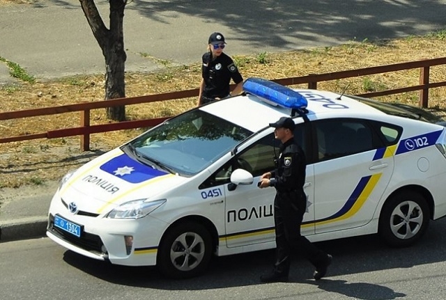 Київські патрульні вчинили кумедну аварію (ВІДЕО)