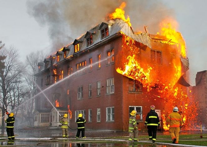 У Святошинському районі жінка заживо згоріла у власній квартирі