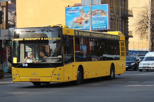Безкоштовний автобус на Труханів острів зняли з маршруту