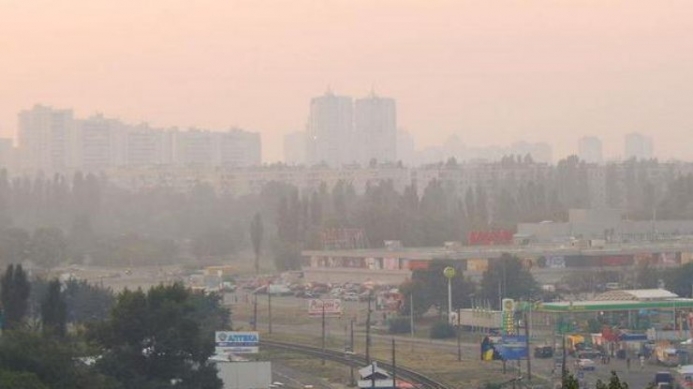 Горить майже весь периметр Києва