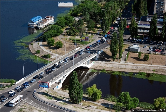 У Дніпровському районі Києва завершили ремонт доріг