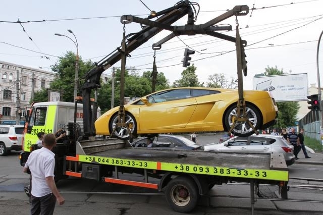 У столицю повертаються автоевакуатори