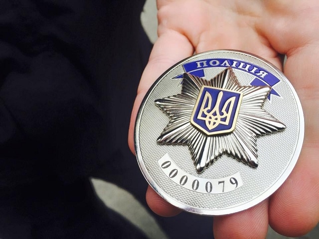 Київським копам видали погони та “американські” жетони (ФОТО)