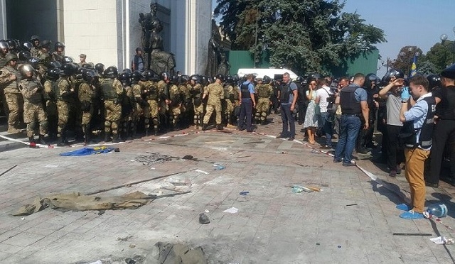 Киян просять не їхати у центр міста