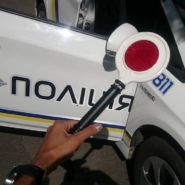 Київським копам видали “льодяники”(ФОТО)