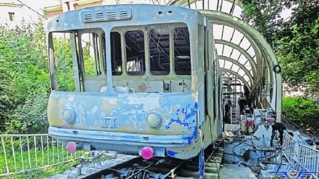 Київський фунікулер перефарбують у нейтральні кольори