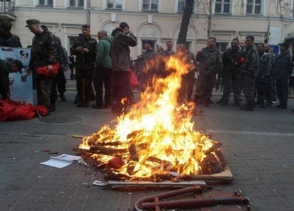 На Подолі спалили портрети Леніна