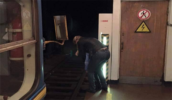Хлопчик дивом не загинув у київському метро