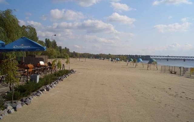 У Києві заборонили купатися на 8 пляжах