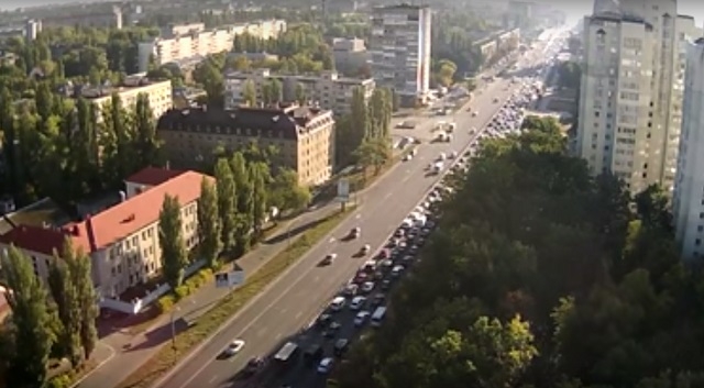 На проспекті Перемоги утворився багатокілометровий затор