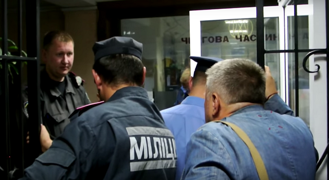 “Смерч” штурмує Голосіївський райвідділ міліції