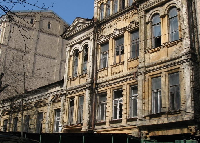 Власників старих будинків розшукують депутати Київради