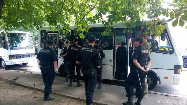 Під офіс “Правого сектору” з’їхалася міліція