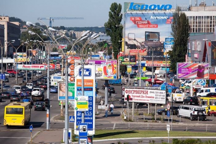 Київ очищується від нелегальної реклами