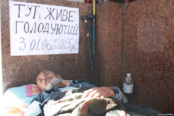 Татарин тиждень голодує на Майдані
